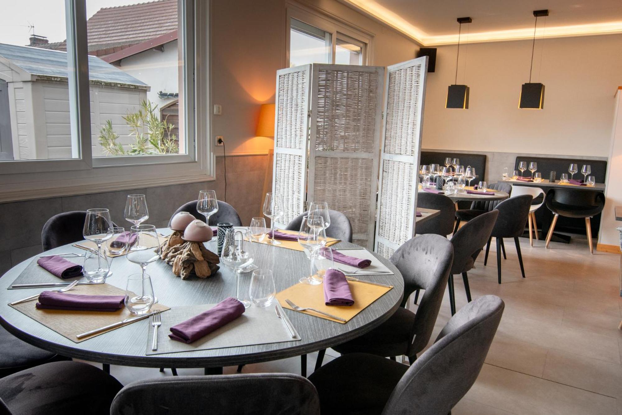 Logis Hotel Centrotel Et Spa Bulles D'Allier Montmarault Exterior photo