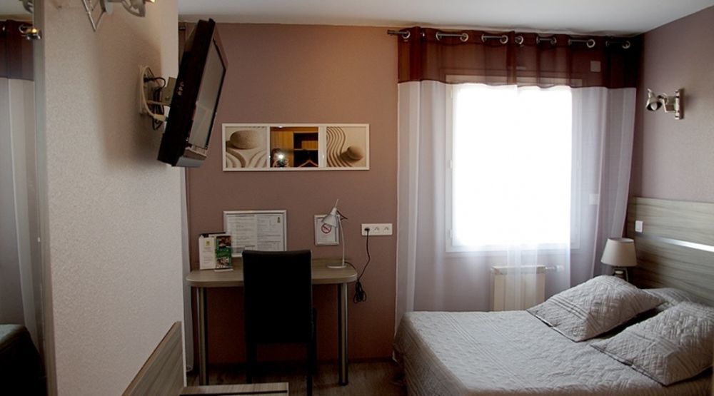 Logis Hotel Centrotel Et Spa Bulles D'Allier Montmarault Exterior photo